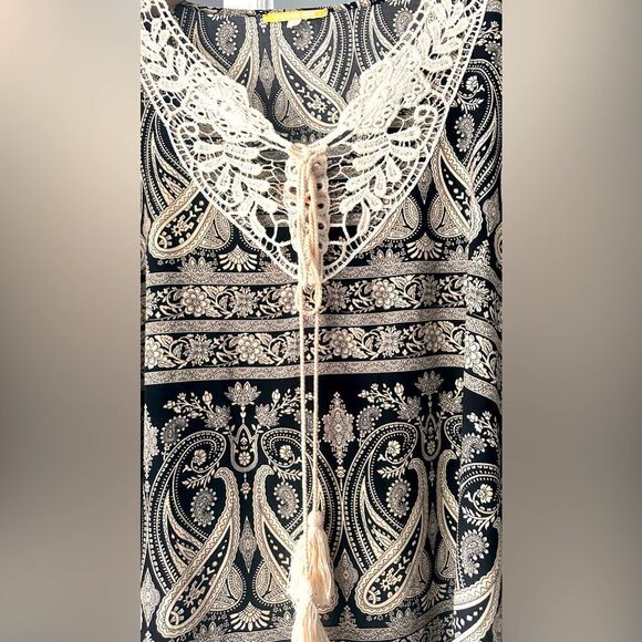 Gianni Bini Boho style Kaftan/Cover up. Black and cream paisley print. - Picture 6 of 6
